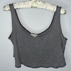 ₿ black & white loose top